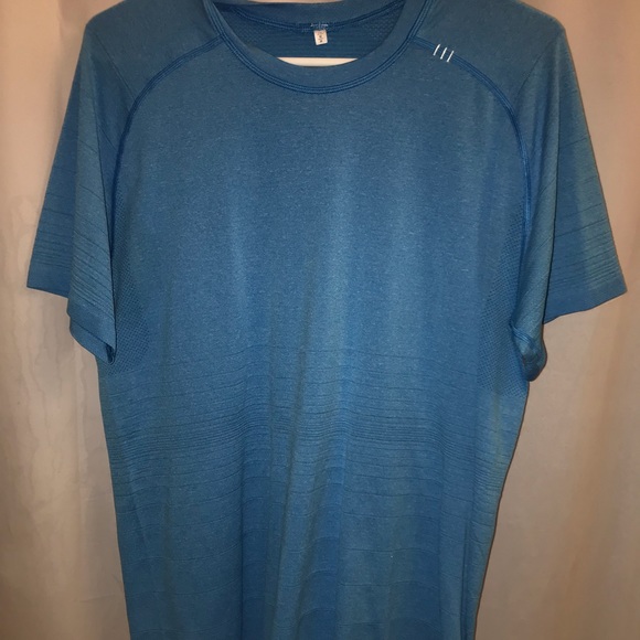 lululemon athletica Other - Lululemon men’s blue metal vent shirt
